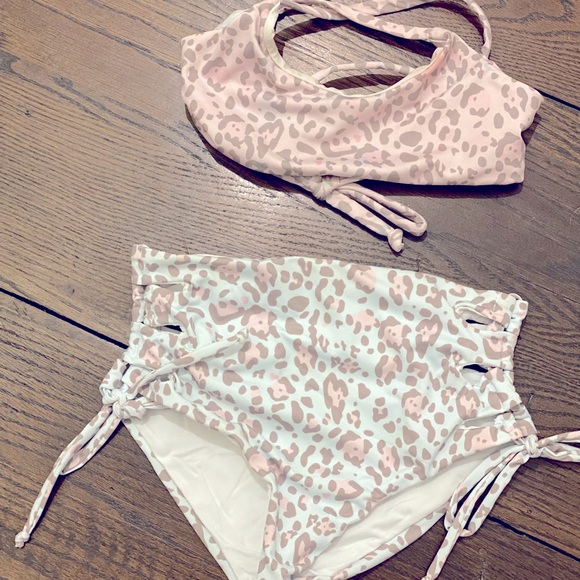 Designer high waisted pastel pink, pastel blue, and gray leopard bikini size 6. - Picture 1 of 4
